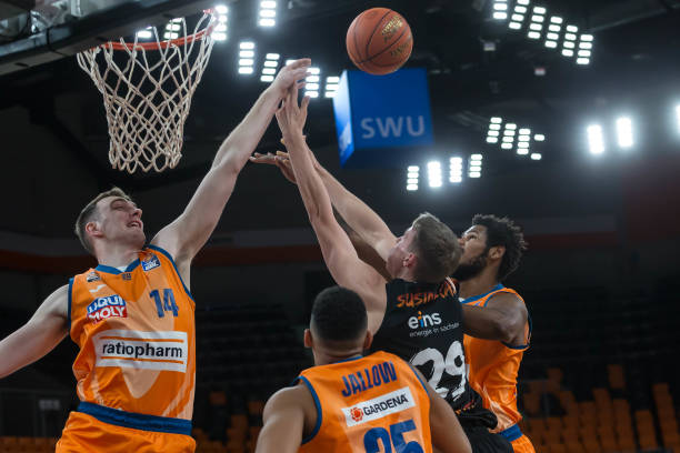 更引人注目 更引人注目